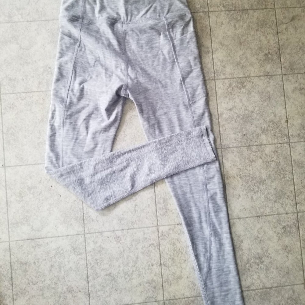 Victoria's Secret Studio Legging. SIZE 6 Marled Grey